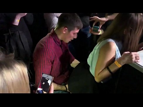 ❤️ Sèks reyèl nan yon nayklib Ris. Ti fi Ris 18-zan nan anus la ak vajen foutu nan yon nayklib ☑ Videyo fuck nan pònografi ht.psi-mass.ru ☑